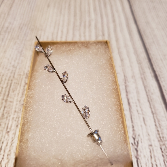 Hypoallergenic Gold crawler wrap earring - Picture 7 of 7